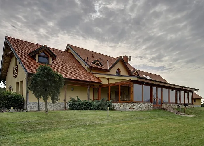 Tokaj Ostrozovic Gæstehus